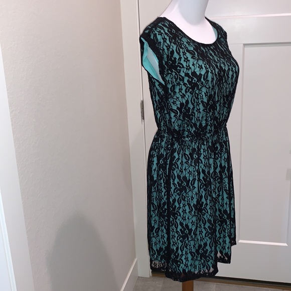 BeBop Lace Dress - Picture 4 of 15